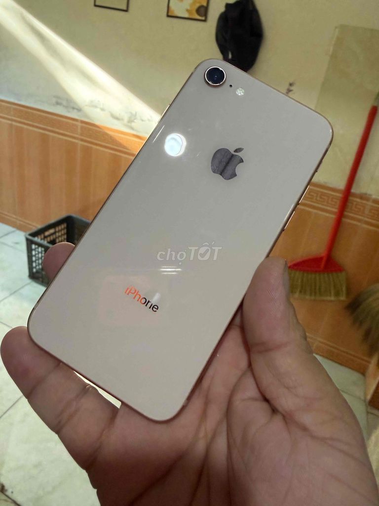 Apple iPhone 8G 64GB Vàng rin full. Mua bán Điện thoại tại Quận Cẩm Lệ Đà Nẵng được đăng bởi Mylinh hình 1