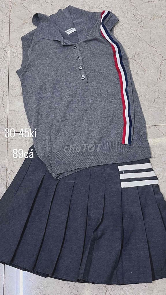 Bộ đồ len Thom Browne Nữ Xám. Mua bán Quần áo tại Thành phố Buôn Ma Thuột Đắk Lắk được đăng bởi Võ Phi hình 1