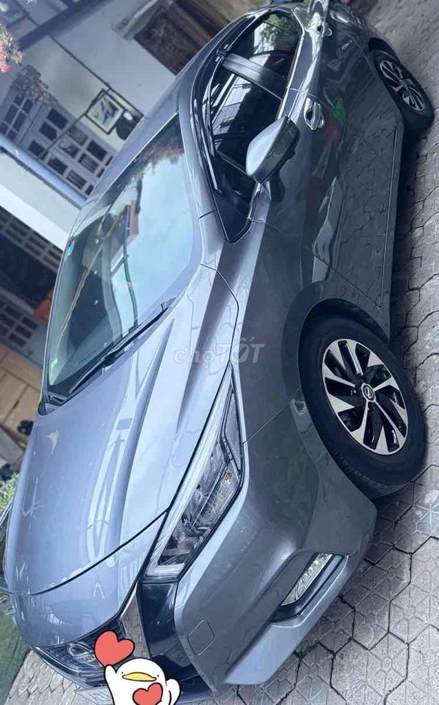 Nissan Almera серый 5 мест бензин