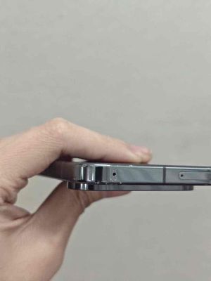 Pixel 10 Pro bản có khay sim