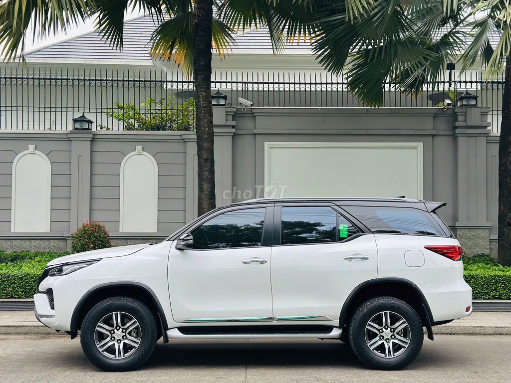 Toyota Fortuner Dầu 2.4 4x2 AT 2022 - 68000 km. Mua bán Ô tô tại Thành phố Dĩ An Bình Dương được đăng bởi Siêu Thị Ô Tô Bình Dương  hình 4