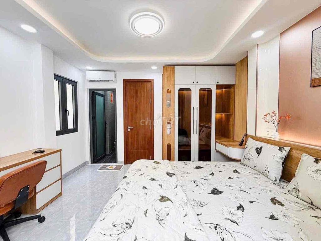 Дом 8м, Pham Van Chieu, 3 этажа, 5 спален, 6 ванных