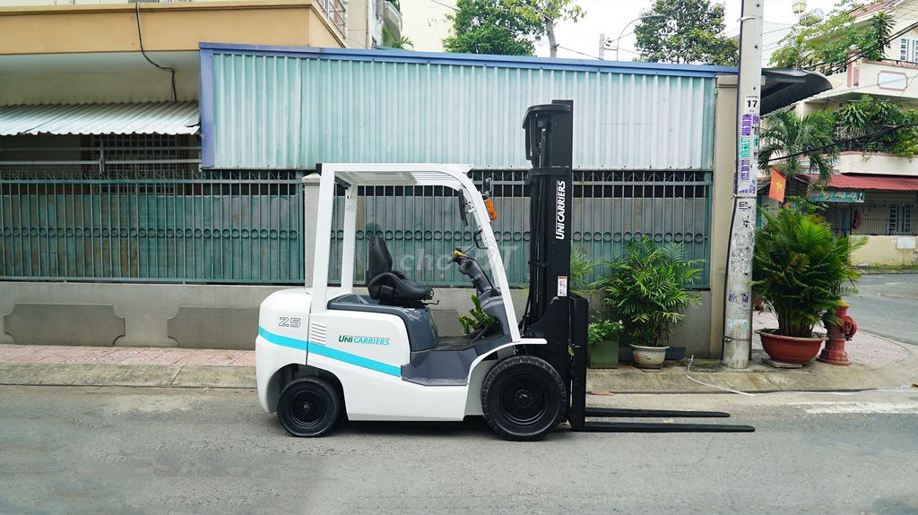 Xe nâng dầu Nhật UNICARRIER 2.5 Tấn chạy ít giờ