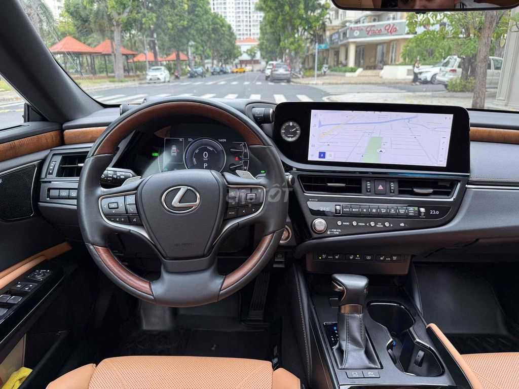 Lexus ES 2023 300H Xăng điện - 21000 km. Mua bán Ô tô tại Quận Gò Vấp Tp Hồ Chí Minh được đăng bởi Tuấn Tài hình 13