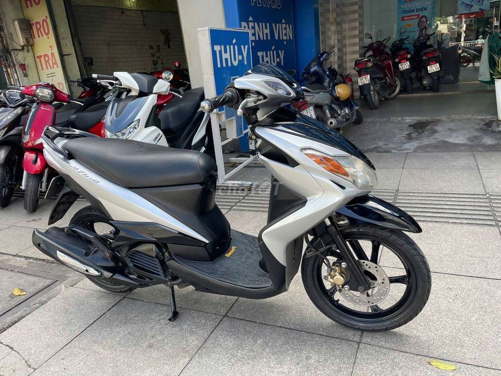Yamaha Luvias 2013 серебристый и черный