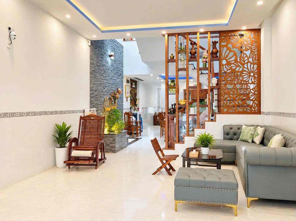 Furnished 3-storey family home in Nam Việt Á — photo 6