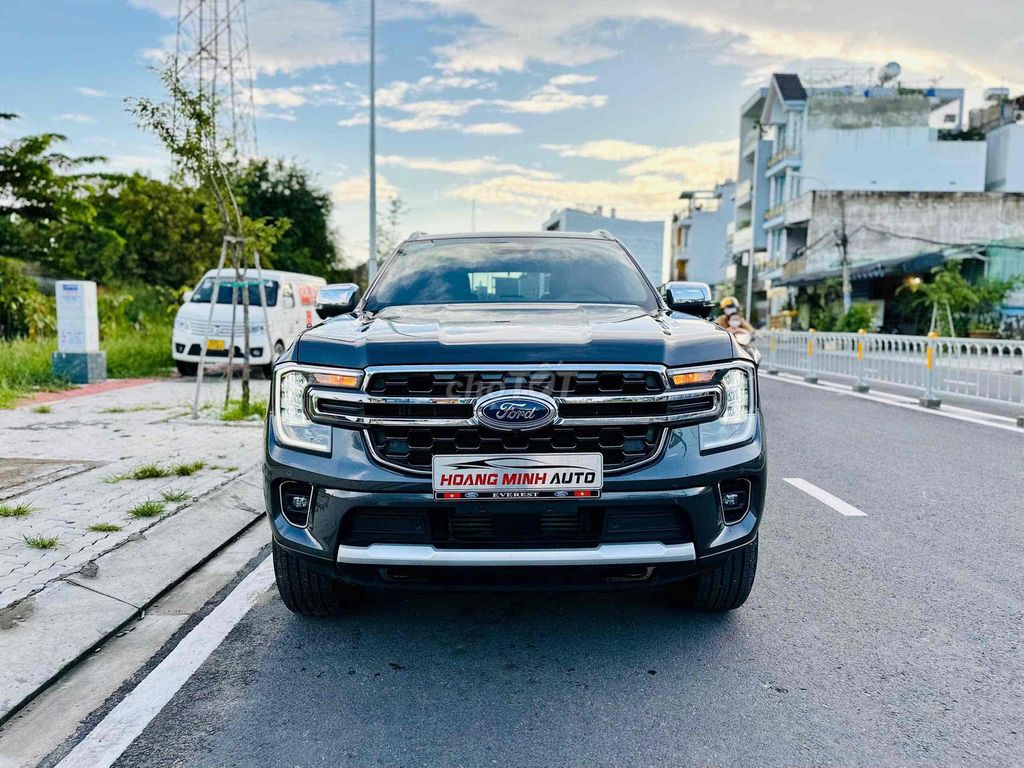 Ford Everest Titanium 2023 - 10000 km siêu lướt