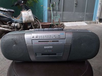 Sanyo M-X250F Cassette Recorder Radio FM/MW Stereo