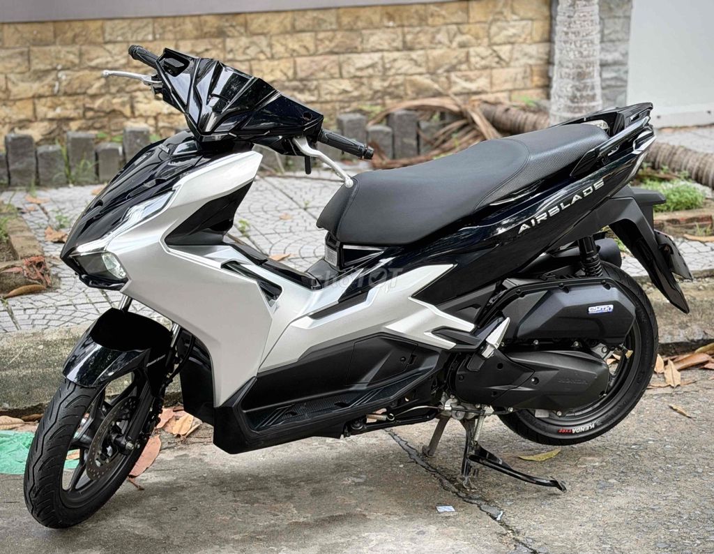 Honda AirBlade 4val 125 T12/2024, чёрный глянец серебро