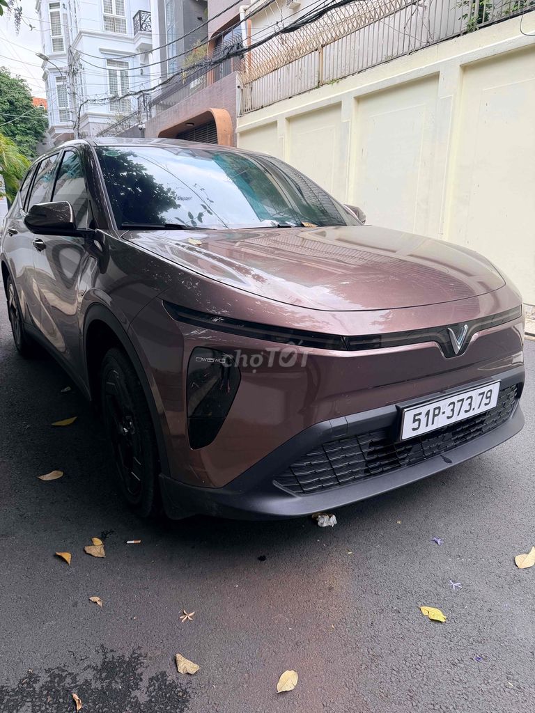 Электромобиль VinFast VF MPV 7, коричневый, 7 мест