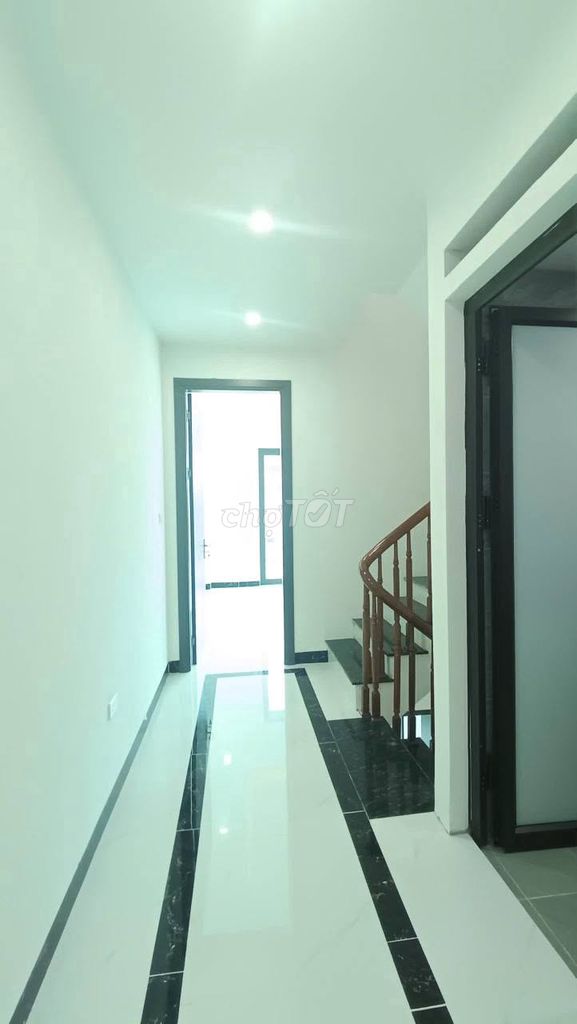 Продается парковочный дом Phung Chau 52 м x 4 этажа