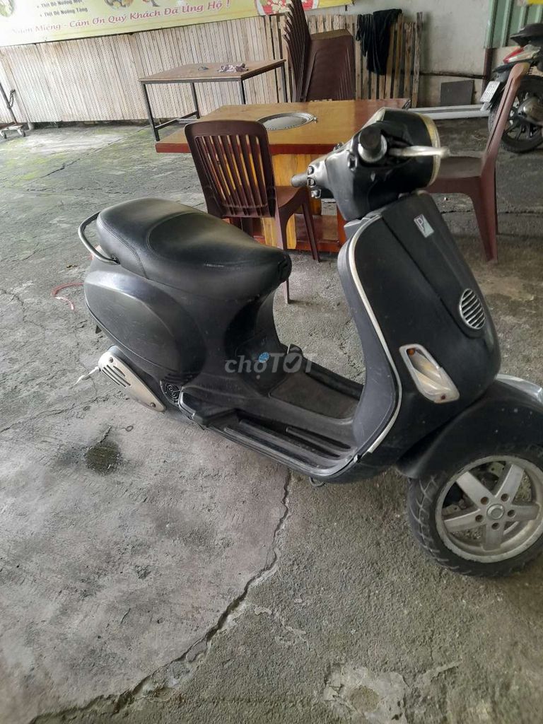 Xe vespa màu đen xe chạy bình thường ít xăng. Mua bán Xe máy tại Thành phố Biên Hòa Đồng Nai được đăng bởi Hùng Mạnh Nguyễn hình 1