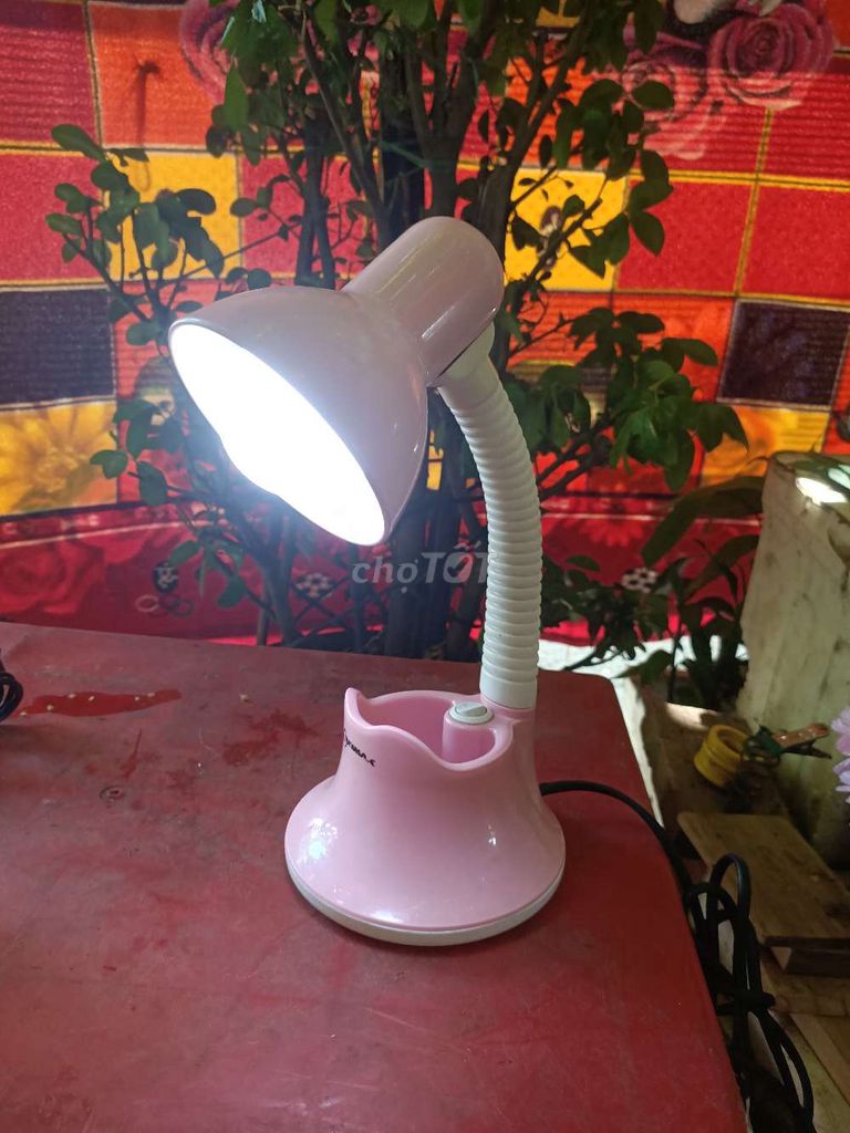 Đèn bàn học Sunmax SHS9016 Hồng Chống cận. Mua bán Đèn tại Quận Cẩm Lệ Đà Nẵng được đăng bởi Anh Khoa hình 1