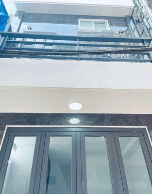 Nhà 2 lầu Ngay Ngã Tư Lạc Long Quân Âu Cơ