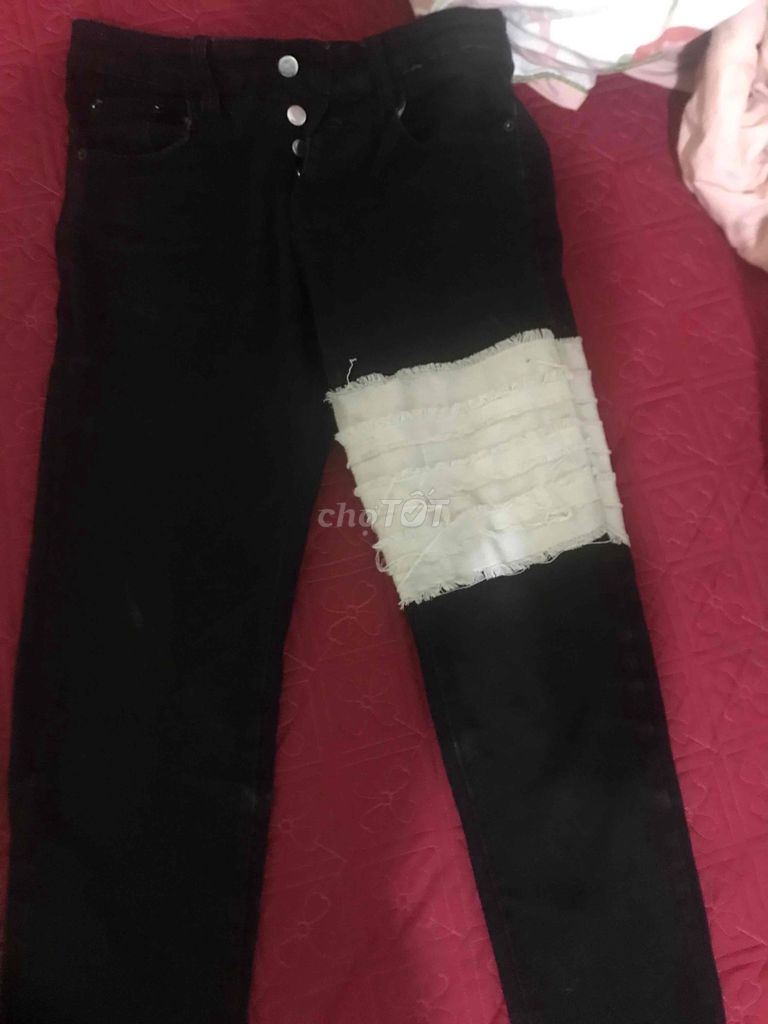 Quần jean nữ vải jean size 43. Mua bán Quần áo tại Huyện Văn Chấn Yên Bái được đăng bởi Văn Hà hình 1