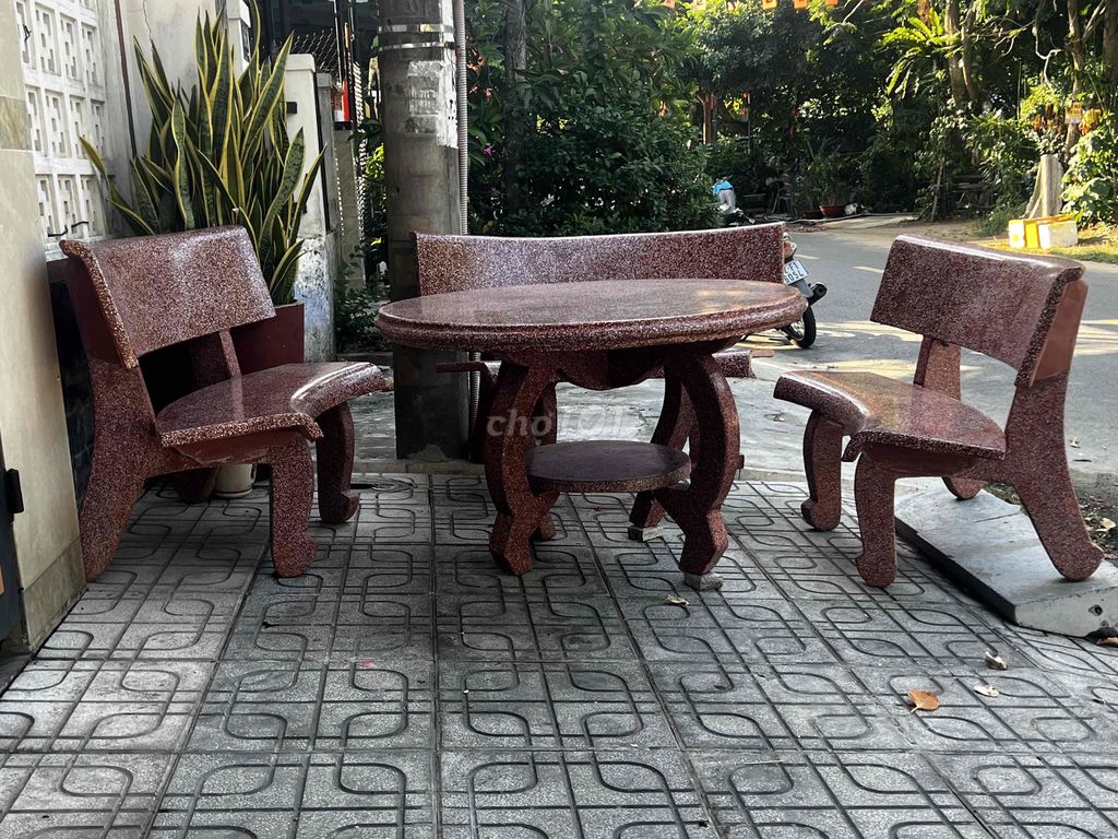 Bộ bàn ghế đá mài 4 món đỏ sân vườn. Mua bán Bàn ghế tại Thành phố Hội An Quảng Nam được đăng bởi Hồng Đà nẵng hình 1