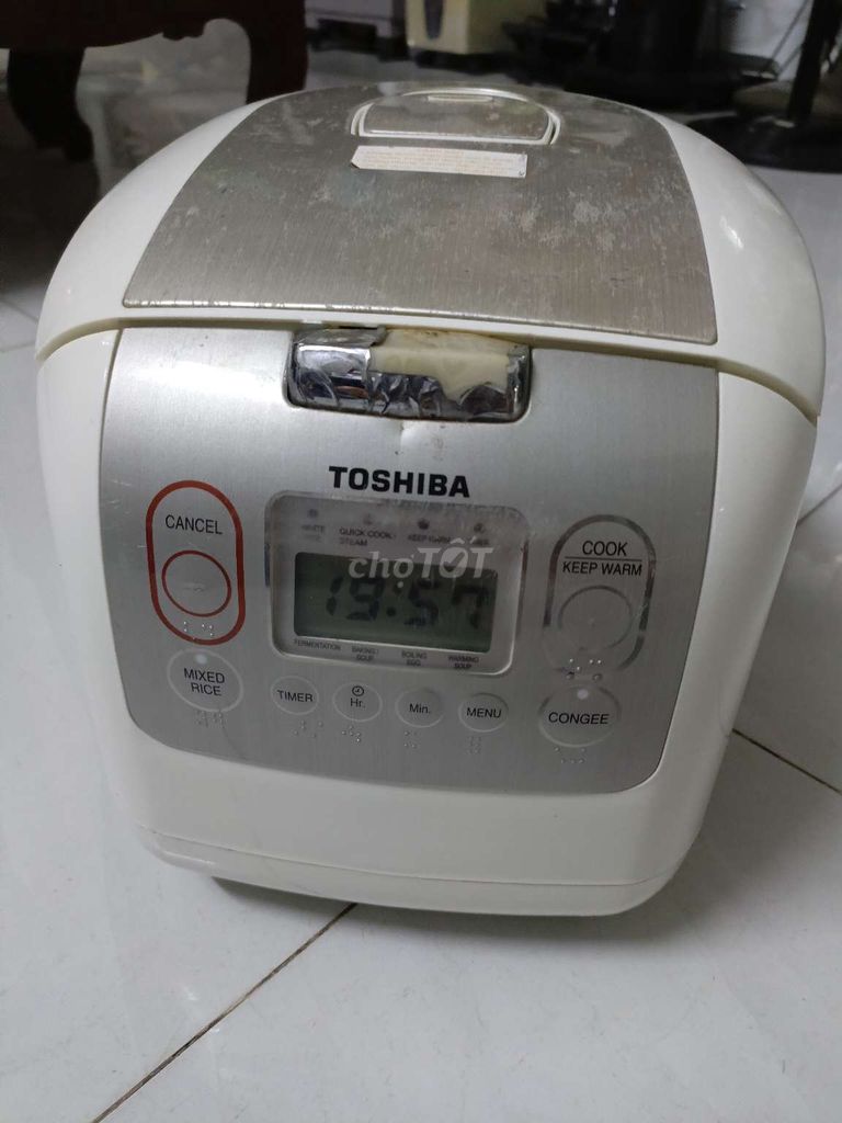 Nồi cơm điện Toshiba đang sử dụng bình thường