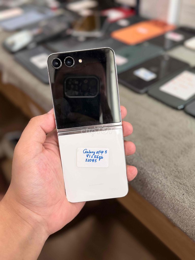Samsung Z Flip 5 256GB Trắng. Mua bán Điện thoại tại Quận Đống Đa Hà Nội được đăng bởi  HT Mobie Trả góp nợ xáu bao duyệt hình 1