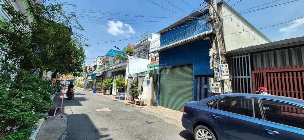 Bán nhà mặt tiền KD 3 tầng Nguyễn Thị Minh Khai, Dĩ An