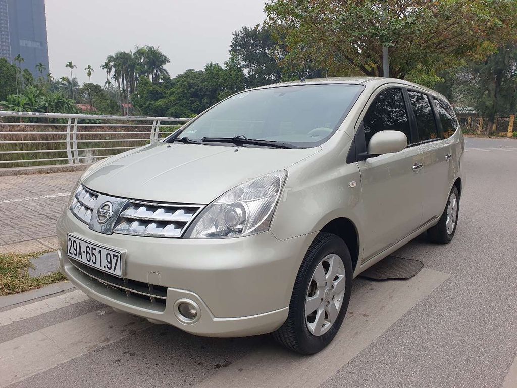 Bán nissan livina 1.8 AT 2011 chính chủ