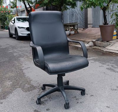 Thanh lý Ghế xoay văn phòng bọc da lưng cao. Mua bán Bàn ghế tại Quận Bình Thạnh Tp Hồ Chí Minh được đăng bởi Nội Thất Giá Sĩ Phú Nhàn