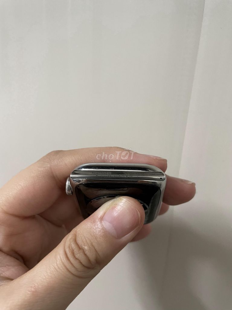 Apple Watch series 4 44mm trắng pin 100 bản thép
