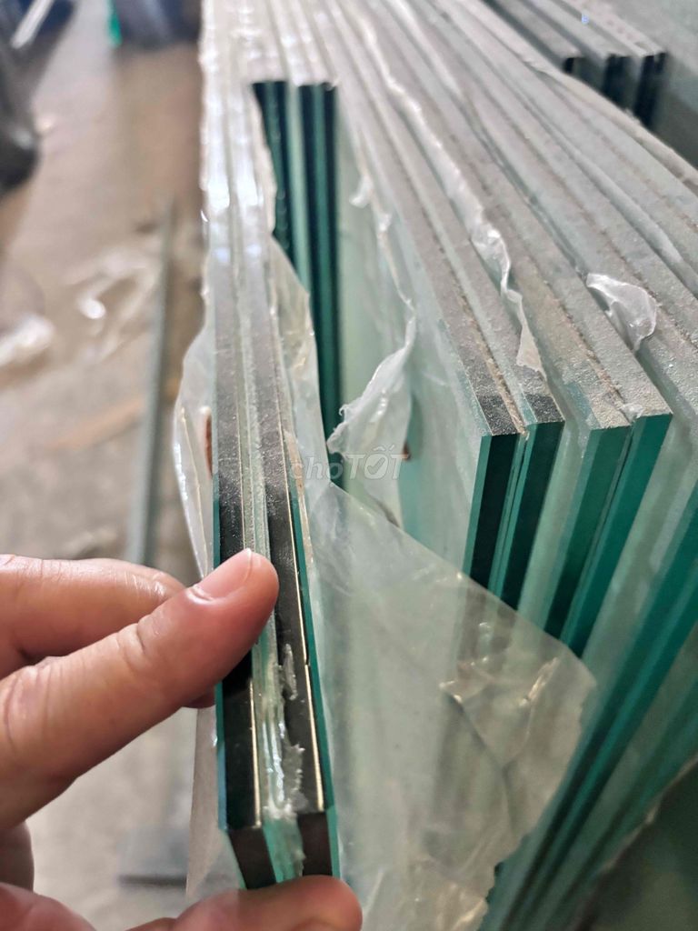 Vách kính cường lực Gần như mới thanh lý toà nhà. Mua bán Nội thất, đồ gia dụng khác tại Thành phố Vị Thanh Hậu Giang được đăng bởi Việt Bùi hình 1