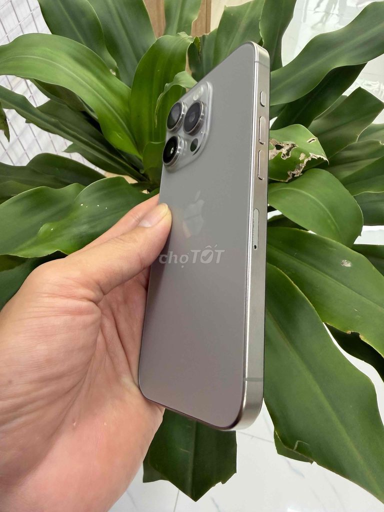 Apple iPhone 15 Pro Xám Titanium quốc tế. Mua bán Điện thoại tại Quận Ninh Kiều Cần Thơ được đăng bởi LyN hình 1