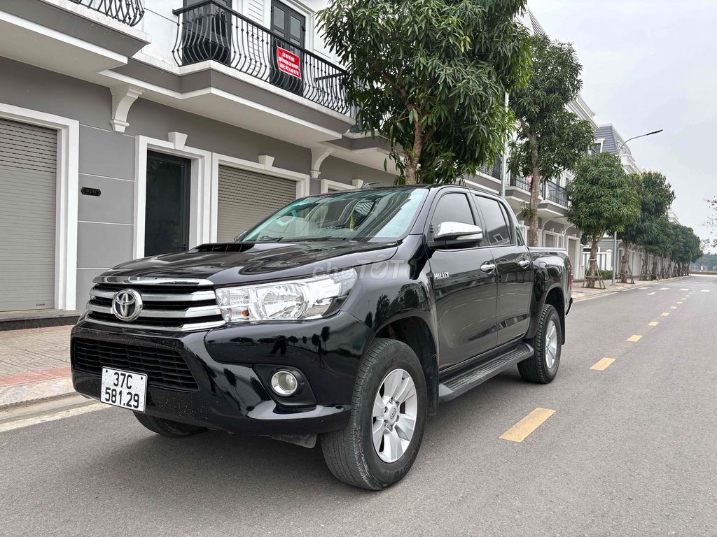 Toyota Hilux 2015 3.0G 4x4 MT - 12000 km