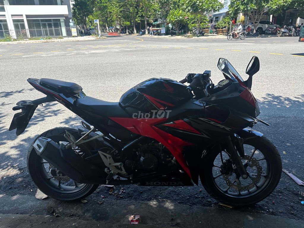 ít dùng cần pass lại CBR 150r nhập ido. Mua bán Xe máy tại Quận Sơn Trà Đà Nẵng được đăng bởi Huỳnh Chí Thanh hình 4