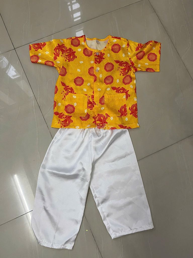 Bộ bà ba lụa họa tiết rồng vàng trắng. Mua bán Mẹ và bé tại Quận Tân Phú Tp Hồ Chí Minh được đăng bởi 2hand luxury hình 1