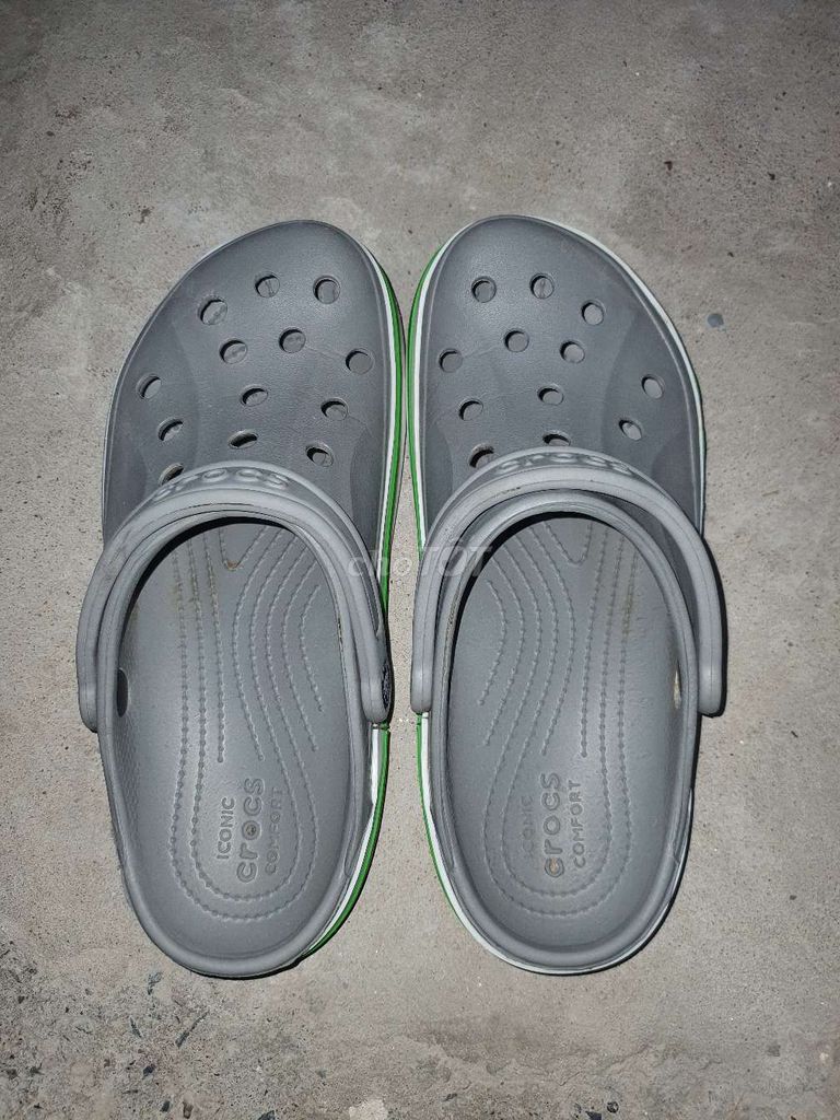 Dép Crocs Xám Size 41 Đã sử dụng. Mua bán Giày dép tại Quận Ninh Kiều Cần Thơ được đăng bởi TIỂU CƯỜNG hình 1