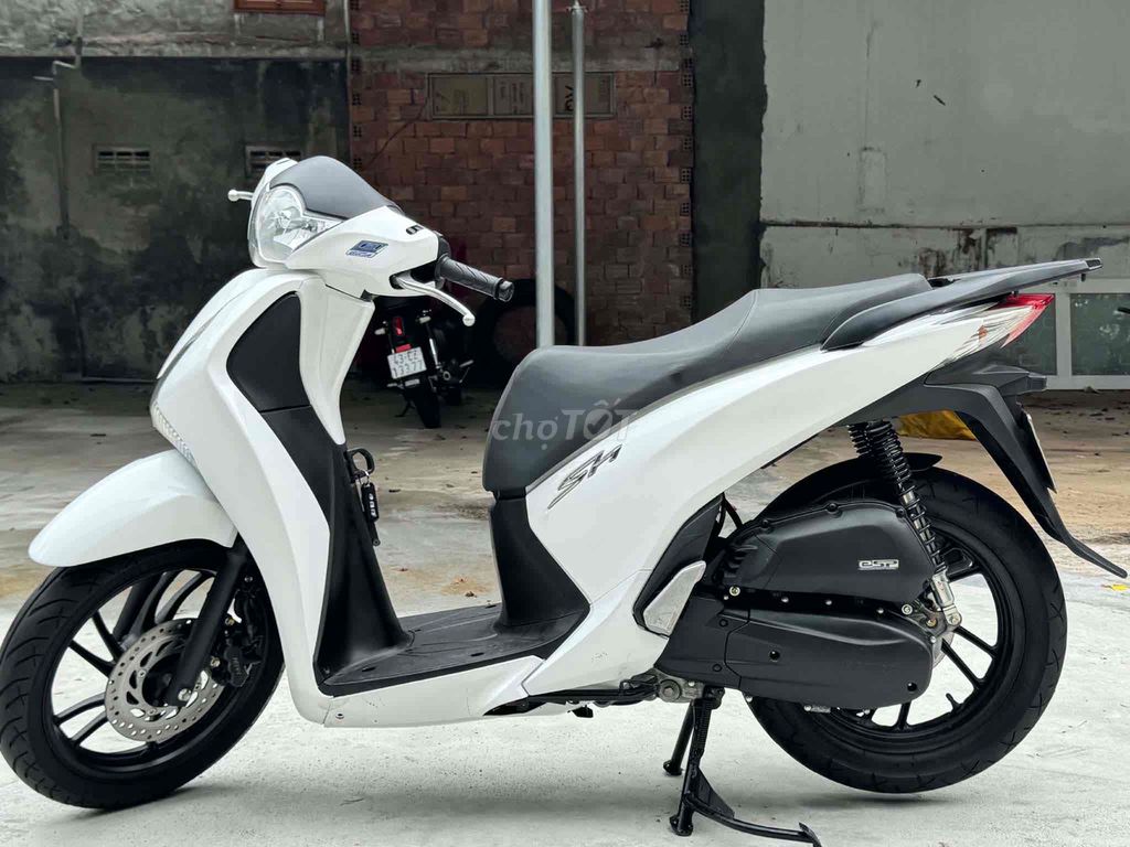 Honda SH 150 Smartkey белый, мотоцикл красивый, собственник продает
