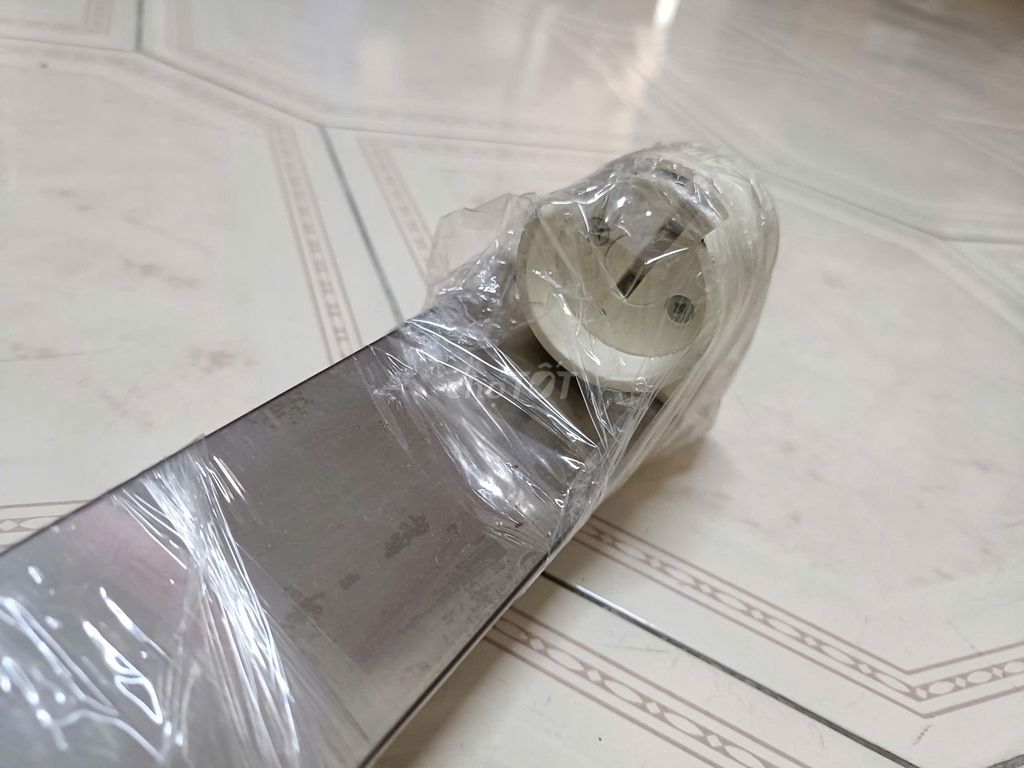 2 Máng đèn tuýp LED Kim loại 1.2m + 6 tấc. Mua bán Đèn tại Quận 5 Tp Hồ Chí Minh được đăng bởi Tân Nhựt hình 1