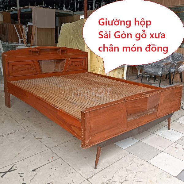 Giường hộp Gỗ xưa Sài Gòn chân móng đồng thanh lý. Mua bán Giường, chăn ga gối nệm tại Quận 7 Tp Hồ Chí Minh được đăng bởi PHÚ NHÀN NỘI THẤT THANH LÝ SÀI GÒN hình 1