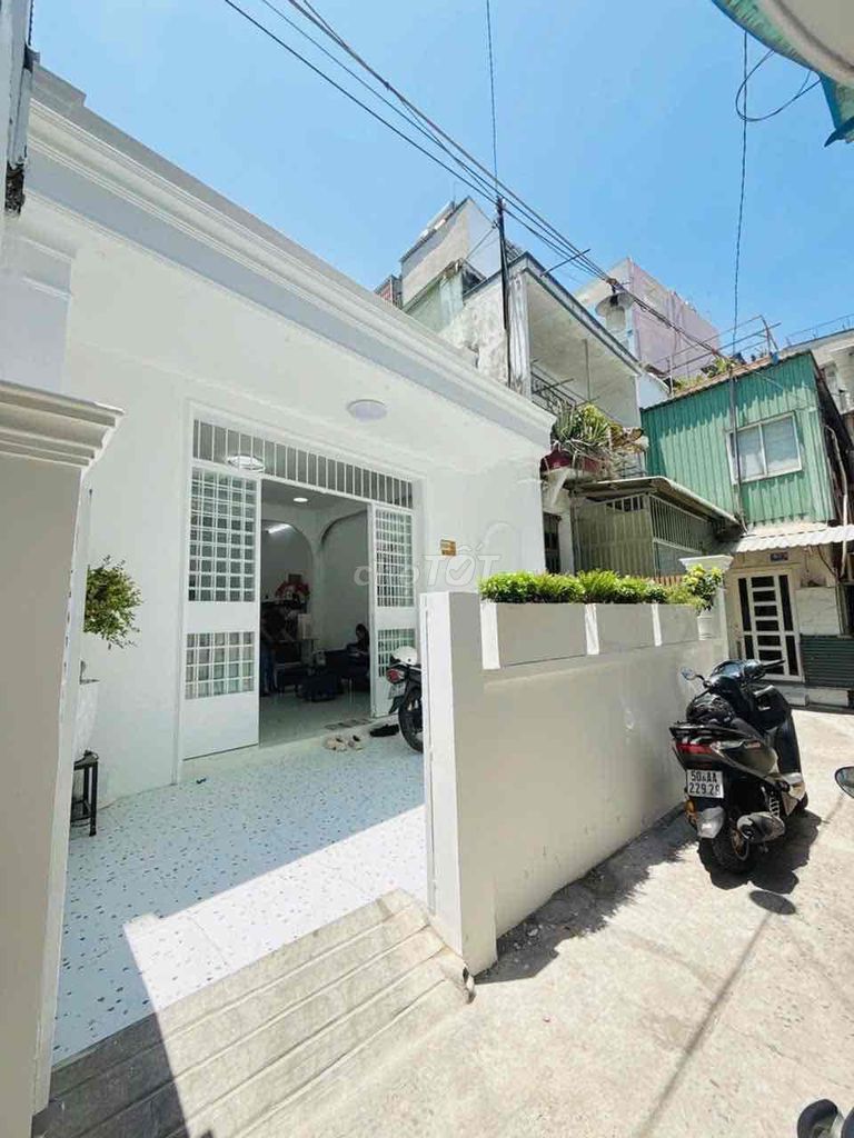 Аренда · 2 комн. · 100 м² · Quận 8, ул. Đường Nguyễn Thị Tần