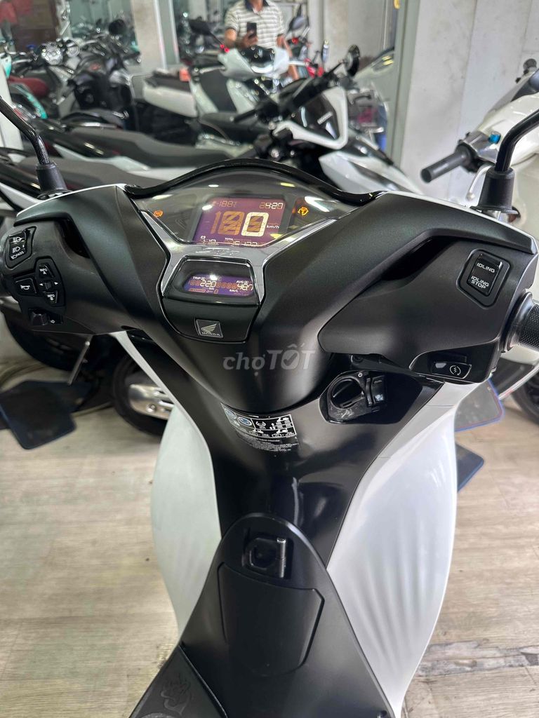 Sh 150 2020 ABS, Trắng đen sporty. BSTP 1 đời chủ. Mua bán Xe máy tại Quận Bình Thạnh Tp Hồ Chí Minh được đăng bởi Lê Nhân hình 2
