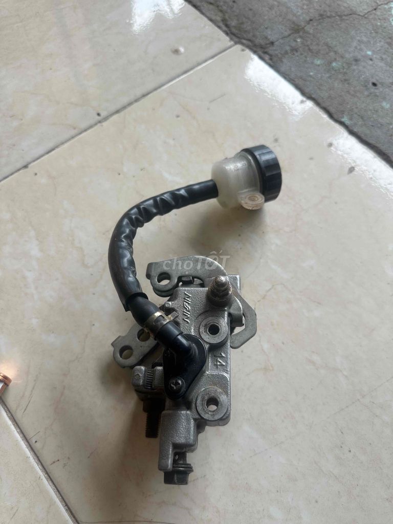 dư cần bán vài mon pt xe ae thich lum hen. Mua bán Phụ tùng xe tại Thành phố Long Xuyên An Giang được đăng bởi cu den hình 8