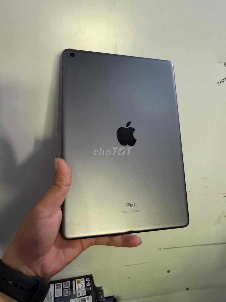 Apple iPad Gen 8 32GB full chức năng. Mua bán Máy tính bảng tại Thành phố Buôn Ma Thuột Đắk Lắk được đăng bởi Tiến BMT47 hình 1
