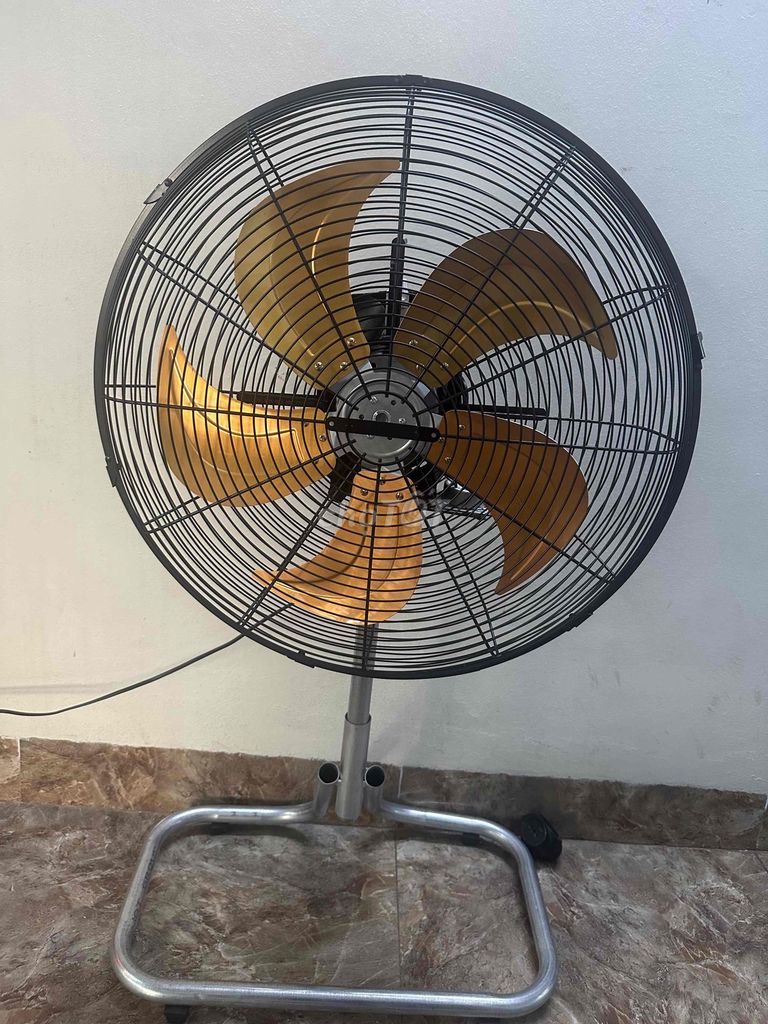 Quạt công nghiệp 5 cánh Vàng. Mua bán Quạt tại Quận Hà Đông Hà Nội được đăng bởi Trường Đặng Văn hình 1