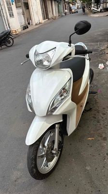 Honda Vision màu Trắng bstp mới đẹp máy êm ru