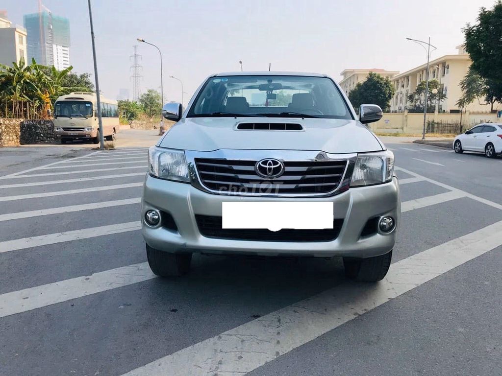Toyota Hilux 2014 số sàn màu xám 1 cầu. Mua bán Ô tô tại Quận 12 Tp Hồ Chí Minh được đăng bởi Xuân Trường hình 1