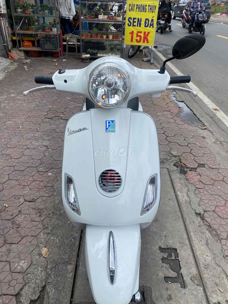 xe vespa Fi trắng mới tinh. Mua bán Xe máy tại Quận 7 Tp Hồ Chí Minh được đăng bởi thanh xuân hình 1