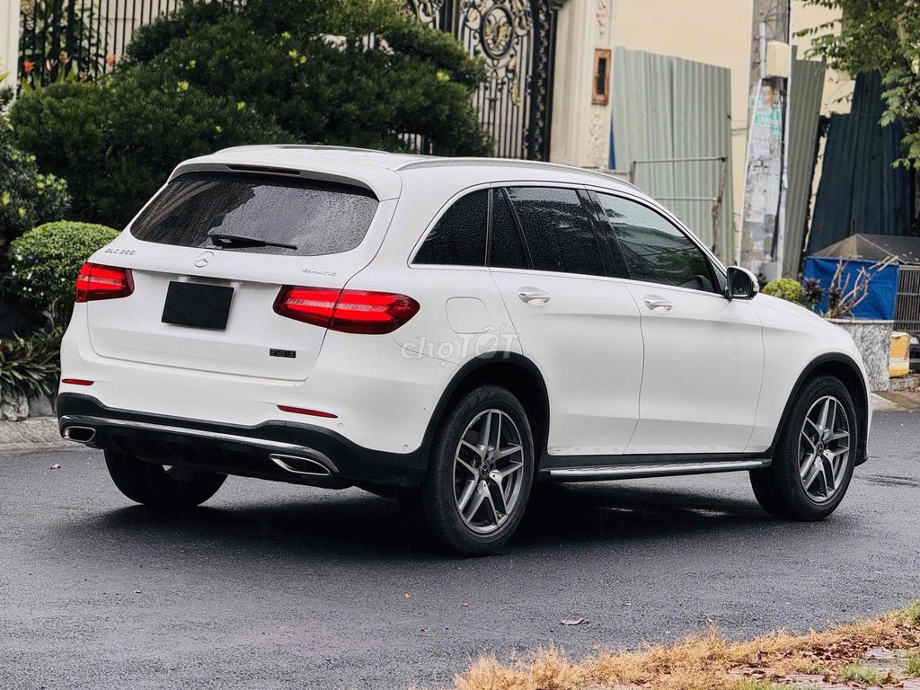GLC300 4Matic Trắng Kem 8v7 Km (Bao Check). Mua bán Ô tô tại Quận Bình Tân Tp Hồ Chí Minh được đăng bởi Huỳnh Thiên Bảo hình 5