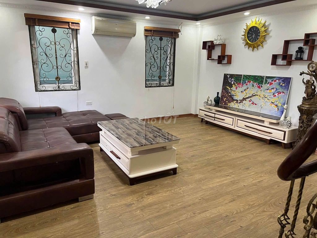 Cho thuê nhà lô góc Phố Trương Định, Hai Bà Trưng, 6T, sẵn NT, Nhà mới