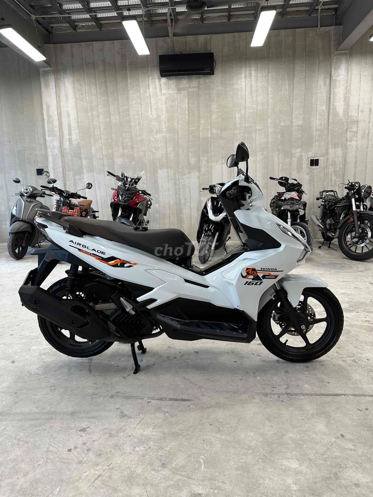 Honda Air Blade 160 ABS 2023 Trắng đen 5100 km. Mua bán Xe máy tại Quận 8 Tp Hồ Chí Minh được đăng bởi Lộc Trần  hình 6