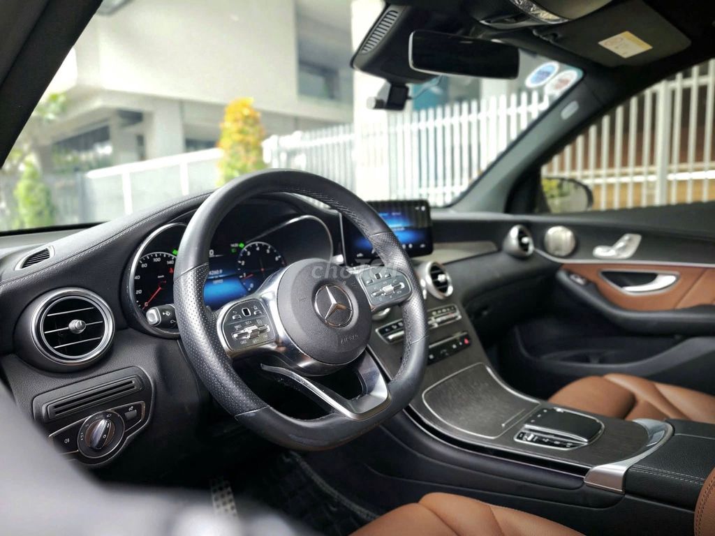 🔺MERCEDES GLC 300 4MATIC V1 MODEL 2023 ĐEN/NÂU. Mua bán Ô tô tại Quận 7 Tp Hồ Chí Minh được đăng bởi Tung hình 6