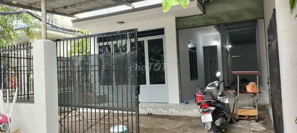 nhà cho thuê 200m2 mặt tiền thích hợp ở làm kho, kinh doanh