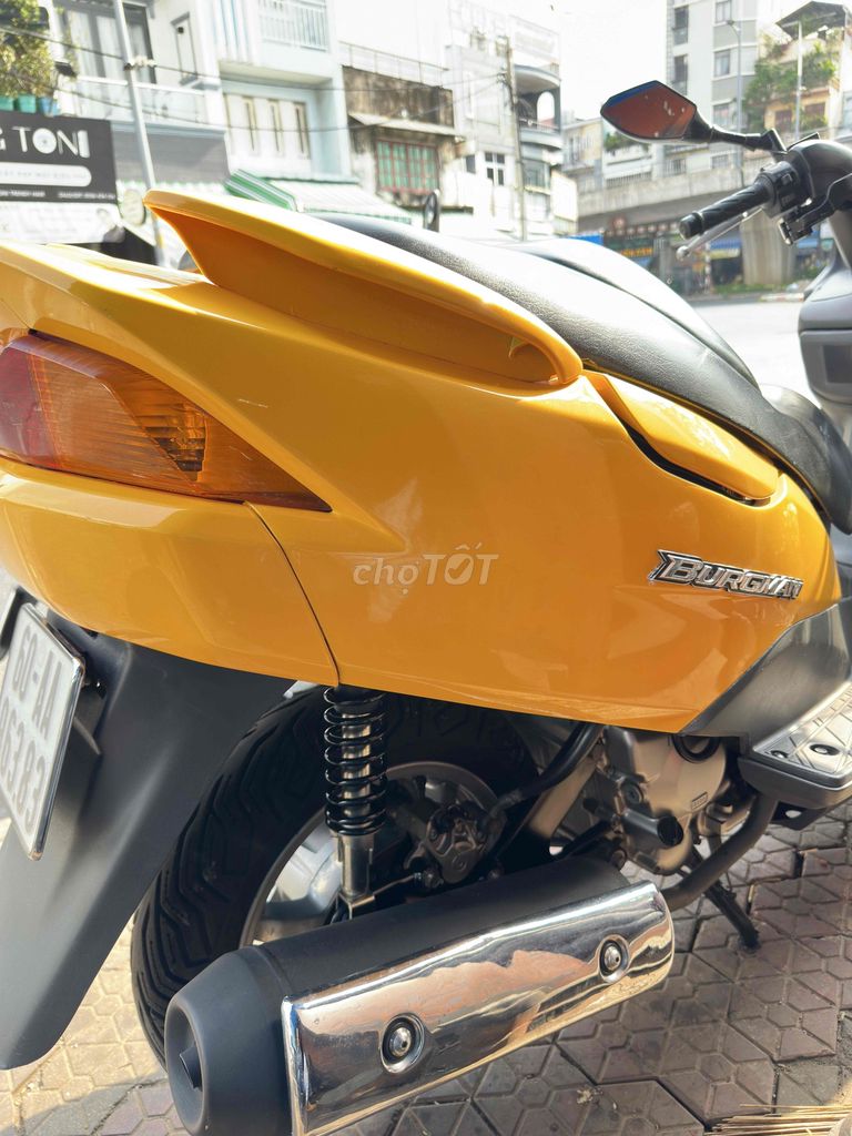 Скутер Suzuki Burgman желтый