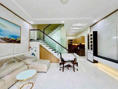 Аренда · 3 комн. · 130 м² · Quận 12, ул. Đường Hà Huy Giáp